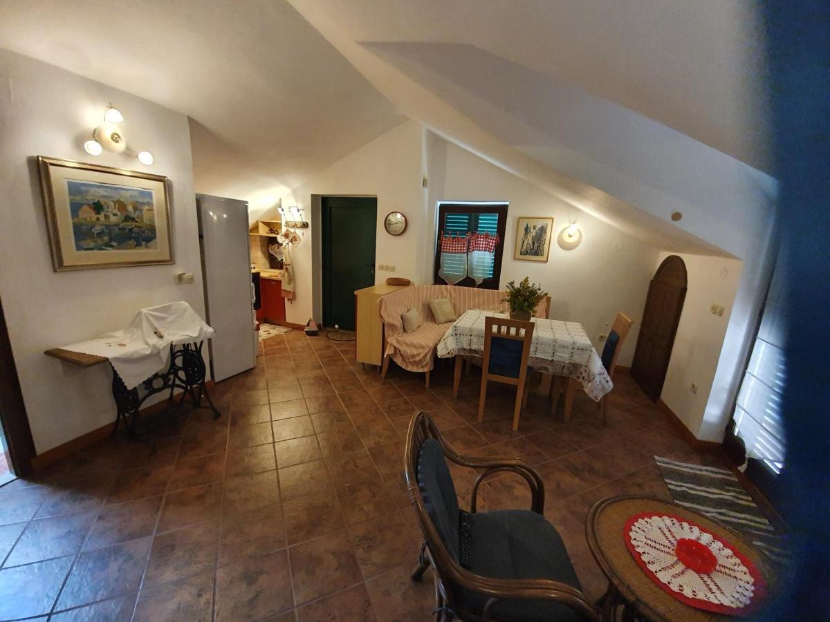 Holiday House "Lea" Lukoran Esterno foto