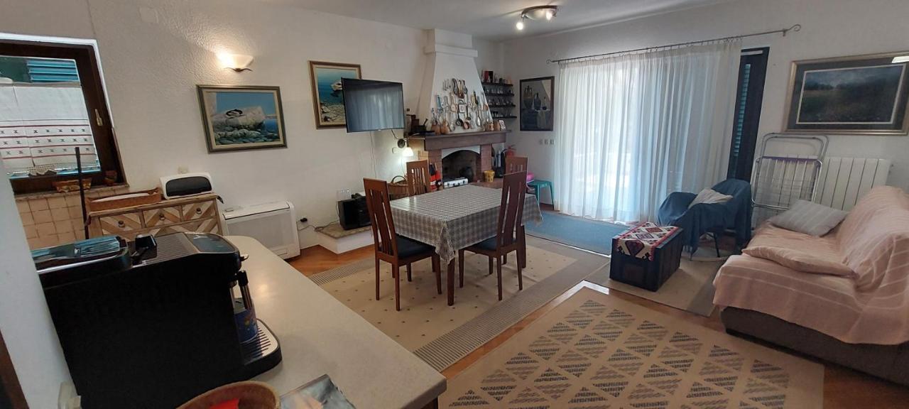 Holiday House "Lea" Lukoran Esterno foto