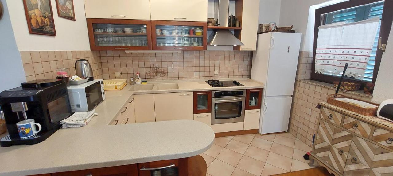 Holiday House "Lea" Lukoran Esterno foto